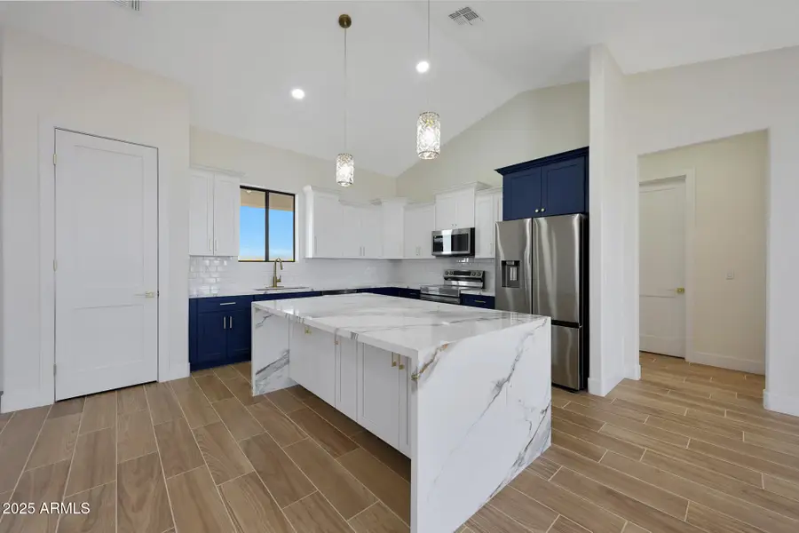 25846 W Denver Hill Drive, Wittmann, AZ 85361 - Image #2