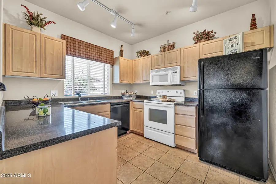 7401 W Arrowhead Club Drive #2067, Glendale, AZ 85308 - Image #2