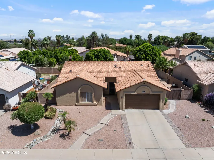 7736 W Tumblewood Drive, Peoria, AZ 85382 - Image #2