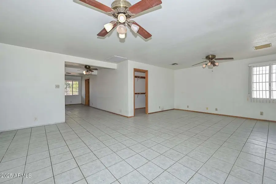 829 E Echo Lane, Phoenix, AZ 85020 - Image #2