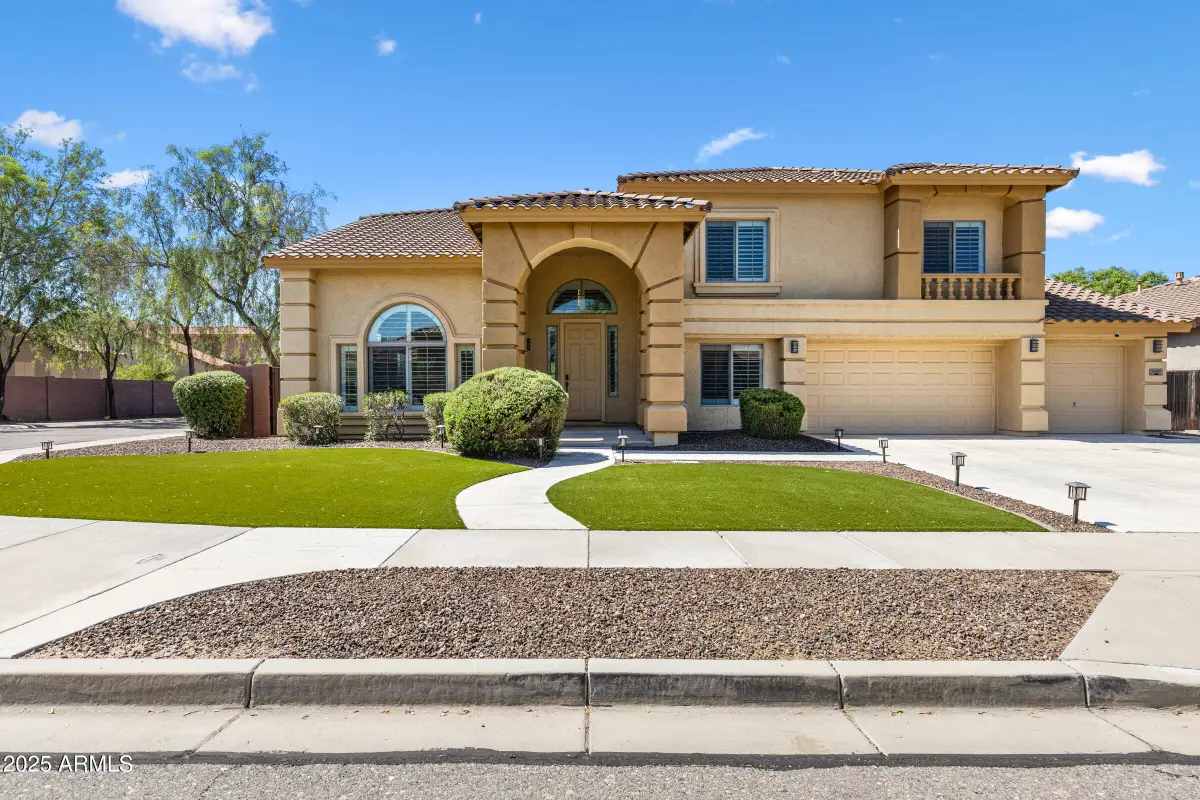 2409 W Quail Track Drive, Deer Valley, AZ 85085 - Image #1