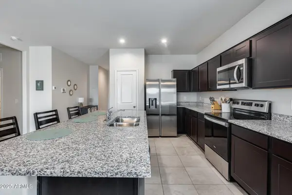 18551 W Desert Hollow Drive, Surprise, AZ 85387