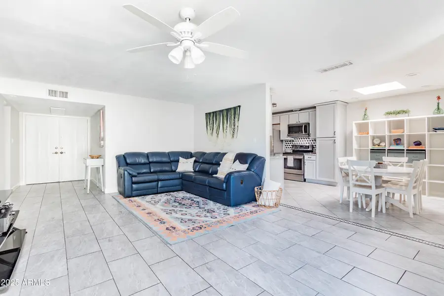 2207 W Marlette Avenue, Phoenix, AZ 85015 - Image #2