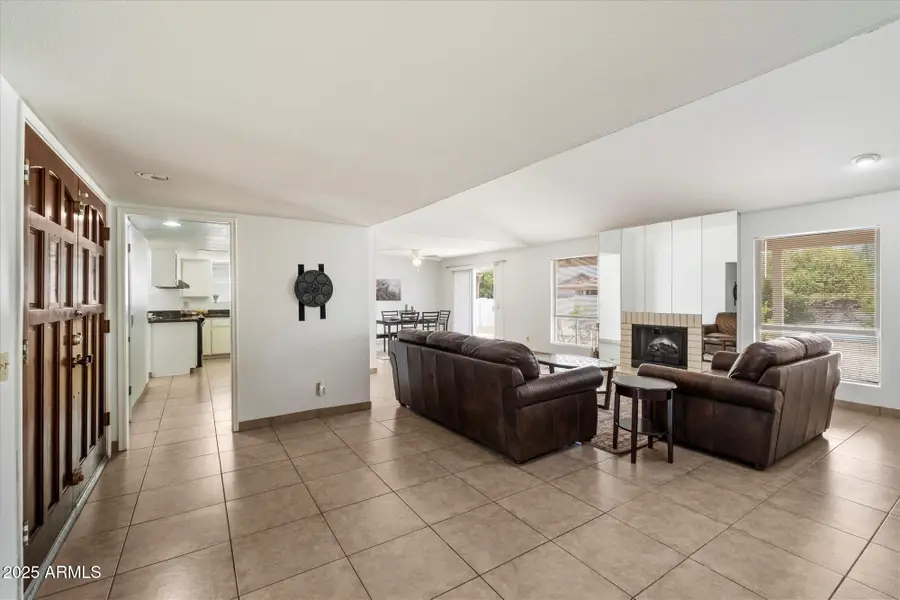 10421 E Silvertree Drive, Sun Lakes, AZ 85248 - Image #2