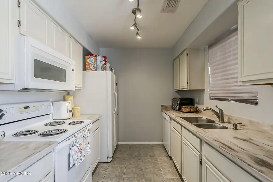 2011 S Clubhouse Drive, Casa Grande, AZ 85194 - Image #2