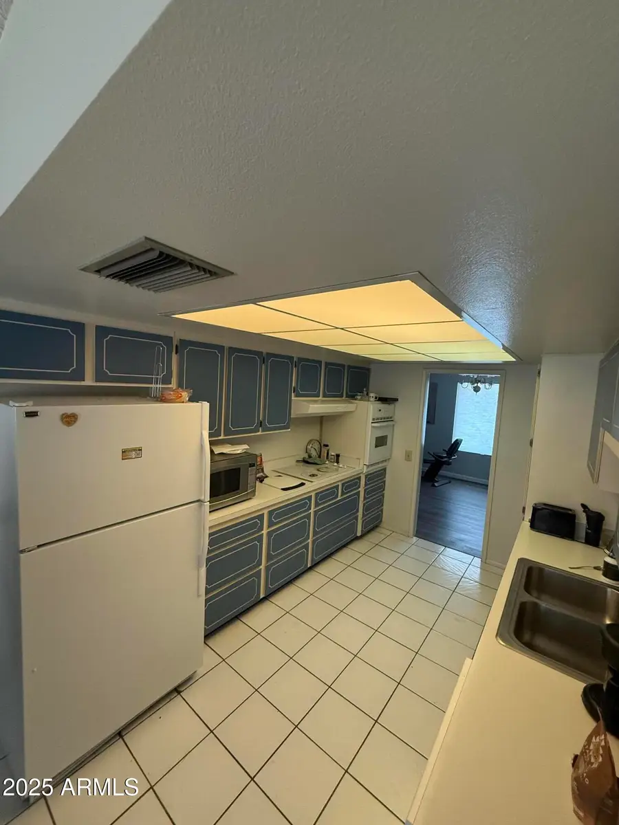 9445 W Rolling Hills Drive, Sun City, AZ 85351 - Image #3