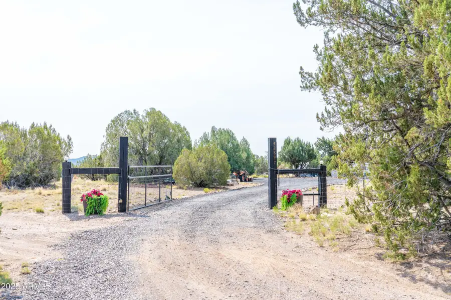 42897 N Pickett Corral Road, Seligman, AZ 86337 - Image #2