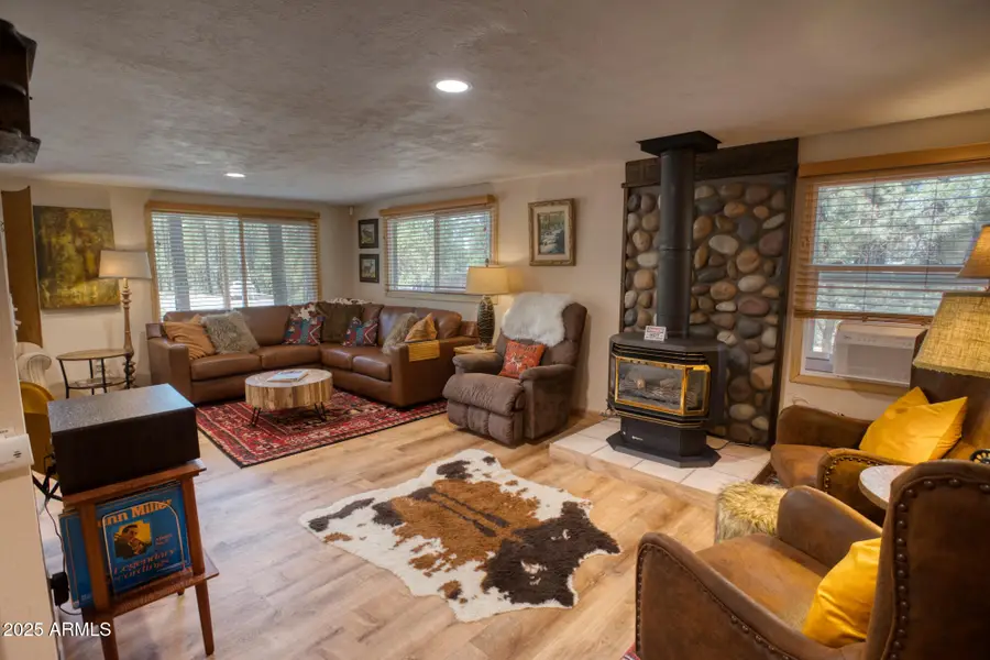 3784 Hilltop Drive, Lake Of The Woods, AZ 85929 - Image #3