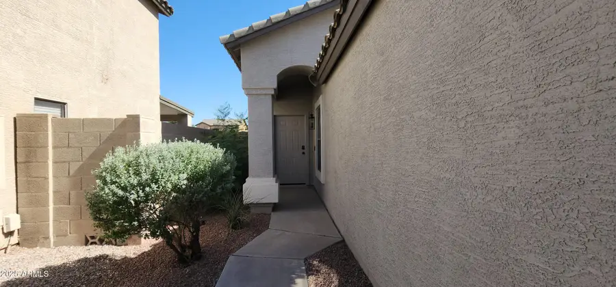 911 E Lovegrass Drive, San Tan Valley, AZ 85143 - Image #3