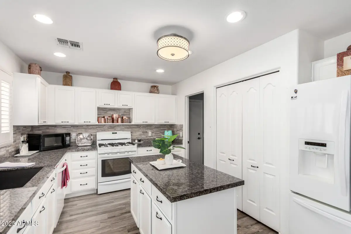 452 E Dartmouth Drive, Casa Grande, AZ 85122 - Image #1