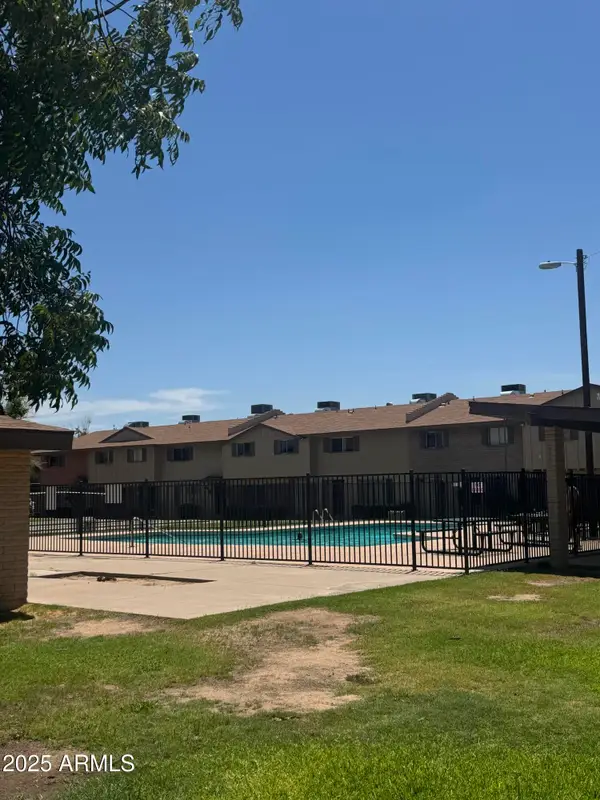 6765 N 44th Avenue, Glendale, AZ 85301