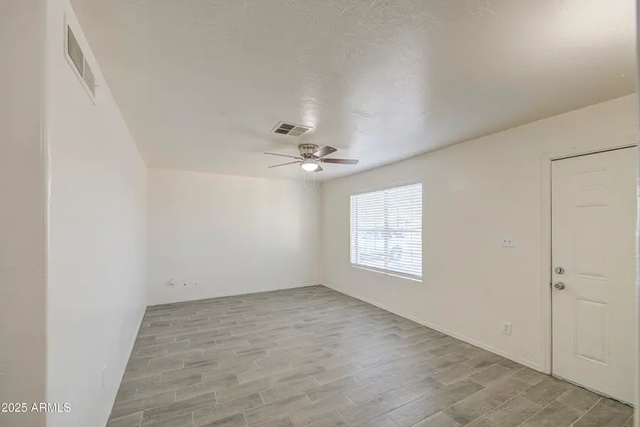 1129 E South Mountain Avenue, Phoenix, AZ 85042 - Image #3