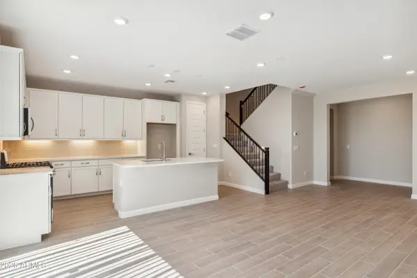 5842 E Zachary Drive, Phoenix, AZ 85054