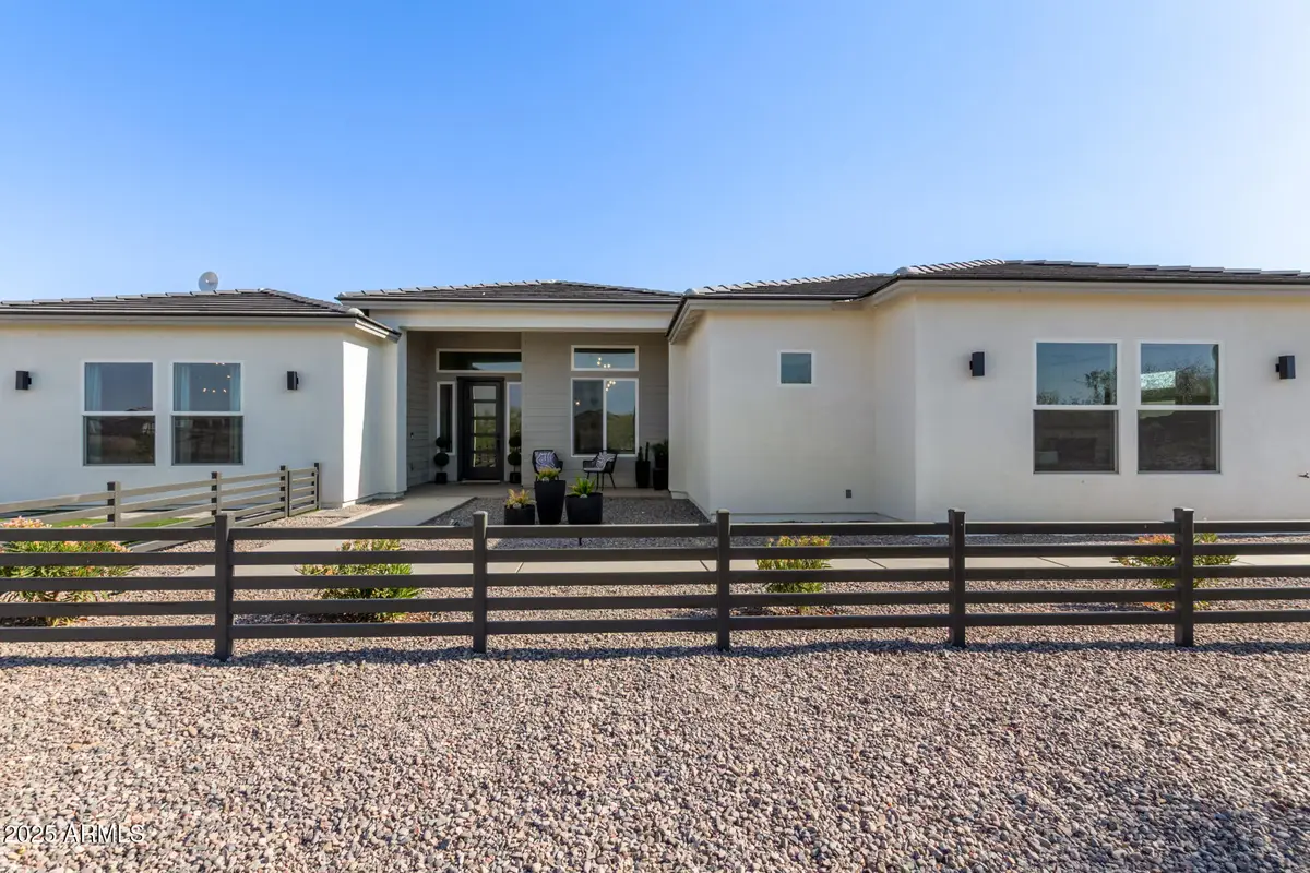 3555 W Hummingbird Lane, San Tan Valley, AZ 85144 - Image #1