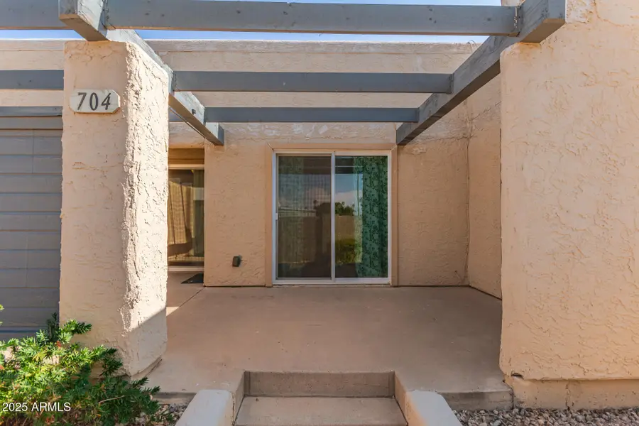 704 S Lebanon Lane, Tempe, AZ 85288 - Image #2