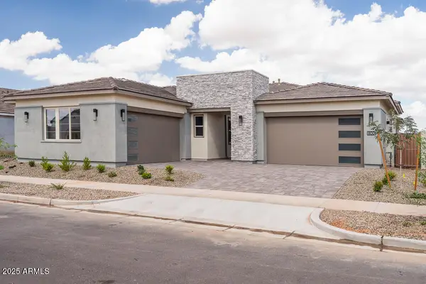 800 W J Waltz Way, Apache Junction, AZ 85120