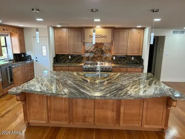 2221 E Vista Avenue, Phoenix, AZ 85020