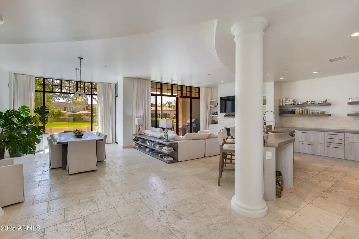 8 E Biltmore Estate #110, Phoenix, AZ 85016 - Image #1