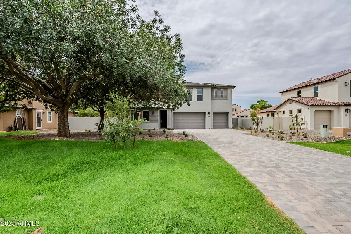 13134 N Founders Park Boulevard, Surprise, AZ 85379 - Image #1