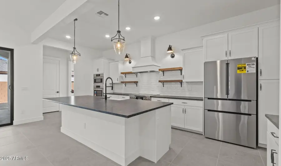 686 E Greenback Drive, San Tan Valley, AZ 85140 - Image #2