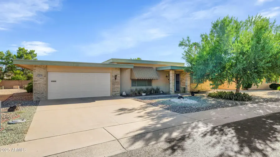 16017 N Nicklaus Lane, Sun City, AZ 85351 - Image #2