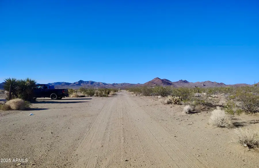 15613 N Flores Drive, Dolan Springs, AZ 86441 - Image #2