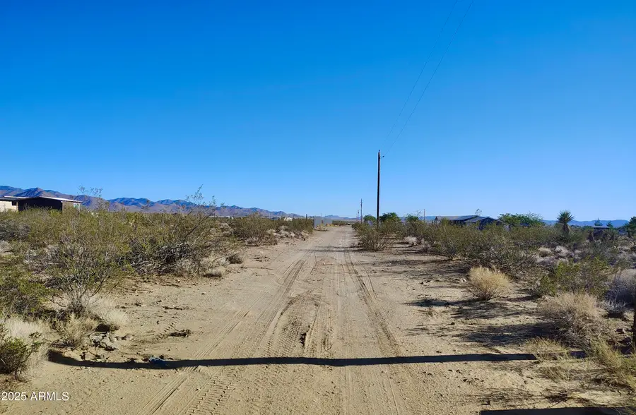 15613 N Flores Drive, Dolan Springs, AZ 86441 - Image #3