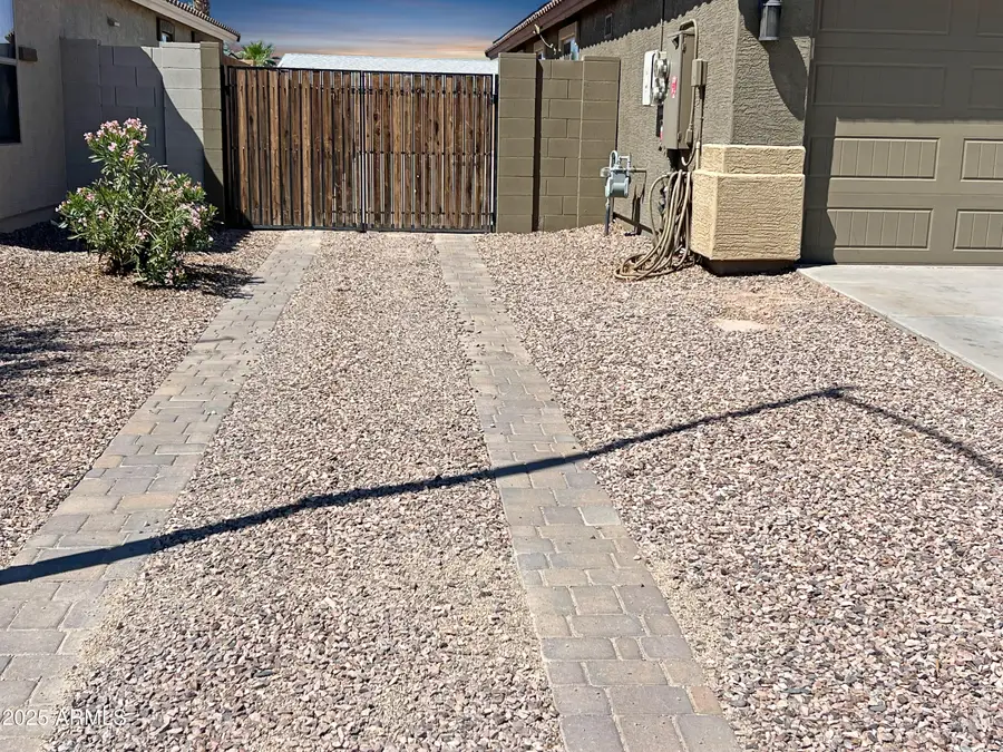2041 N Thunderbird Avenue, Casa Grande, AZ 85122 - Image #2