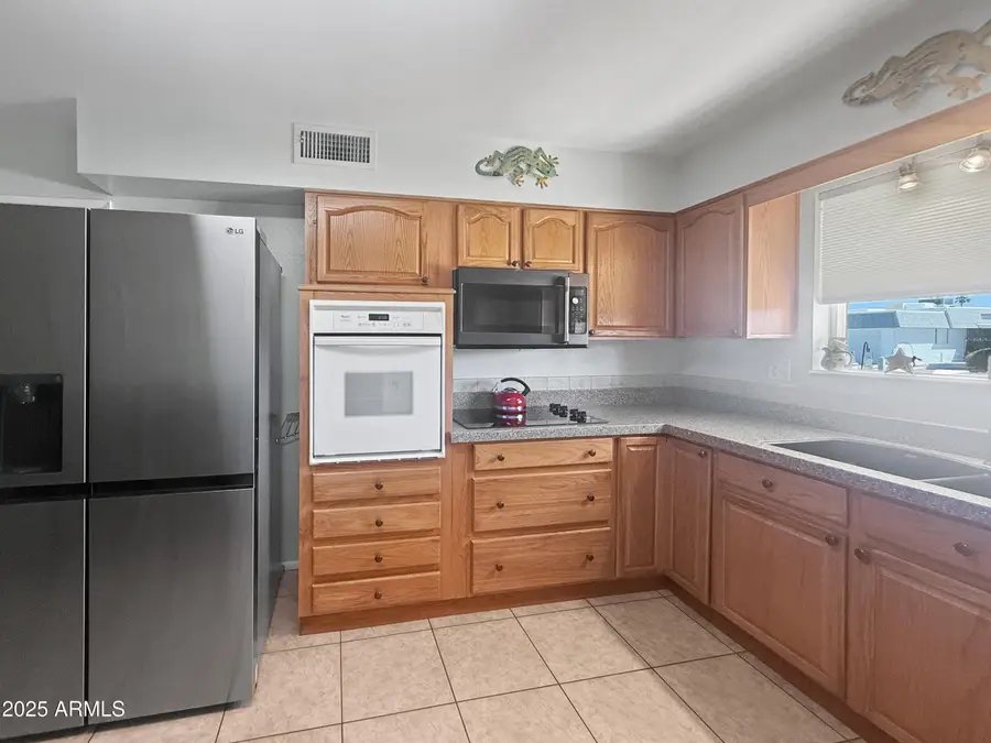 13828 N Whispering Lake Drive, Sun City, AZ 85351 - Image #3