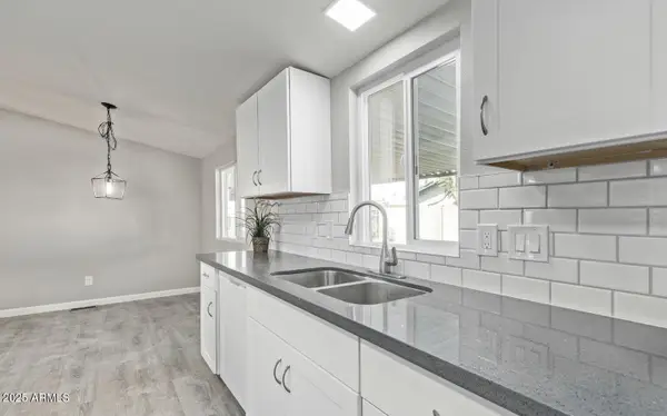 16021 N 70th Avenue, Peoria, AZ 85382