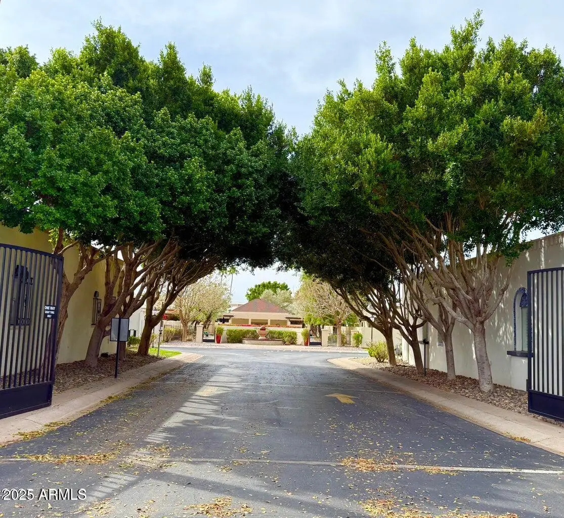 2631 E Beekman Place, Phoenix, AZ 85016 - #1