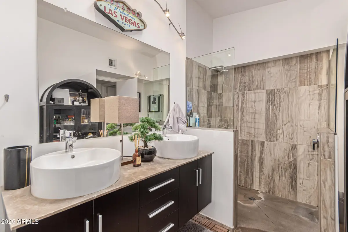 6640 N Chatelaine Place, Phoenix, AZ 85014 - Image #1