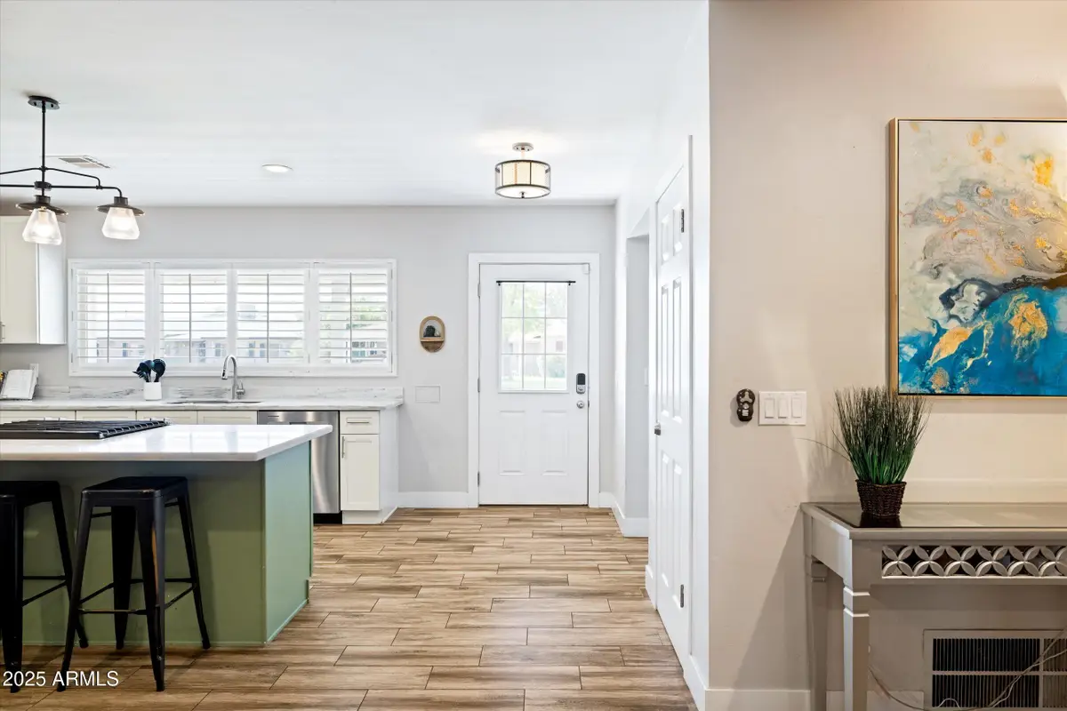 2126 W Cambridge Avenue, Phoenix, AZ 85009 - Image #1