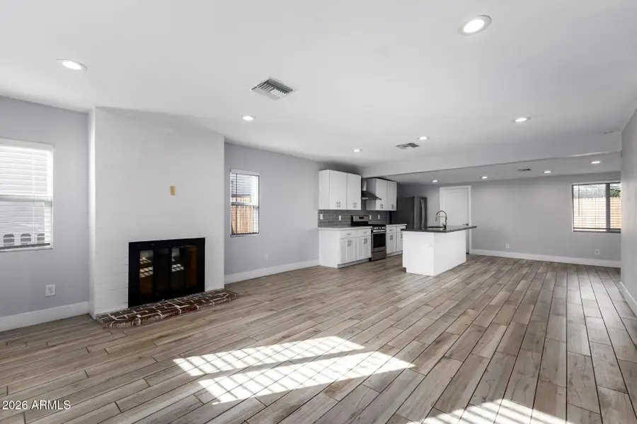 810 E Amelia Avenue, Phoenix, AZ 85014 - Image #2