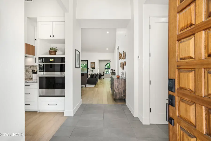 10118 E Cinnabar Avenue, Scottsdale, AZ 85258 - Image #2