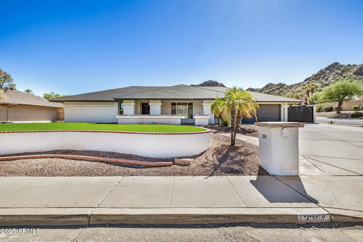 2201 E Shea Boulevard, Phoenix, AZ 85028 - Image #1