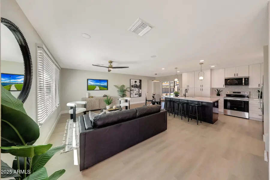 3116 W Gelding Drive, Phoenix, AZ 85053 - Image #2