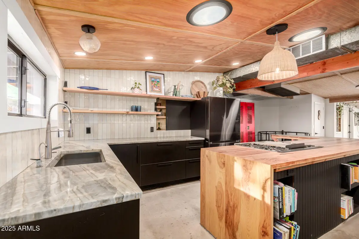 1524 E Christy Drive, Phoenix, AZ 85020 - Image #1