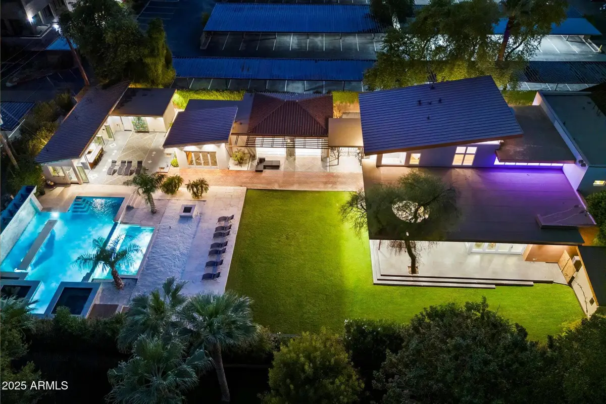 341 E Monte Vista Road, Phoenix, AZ 85004 - Image #1