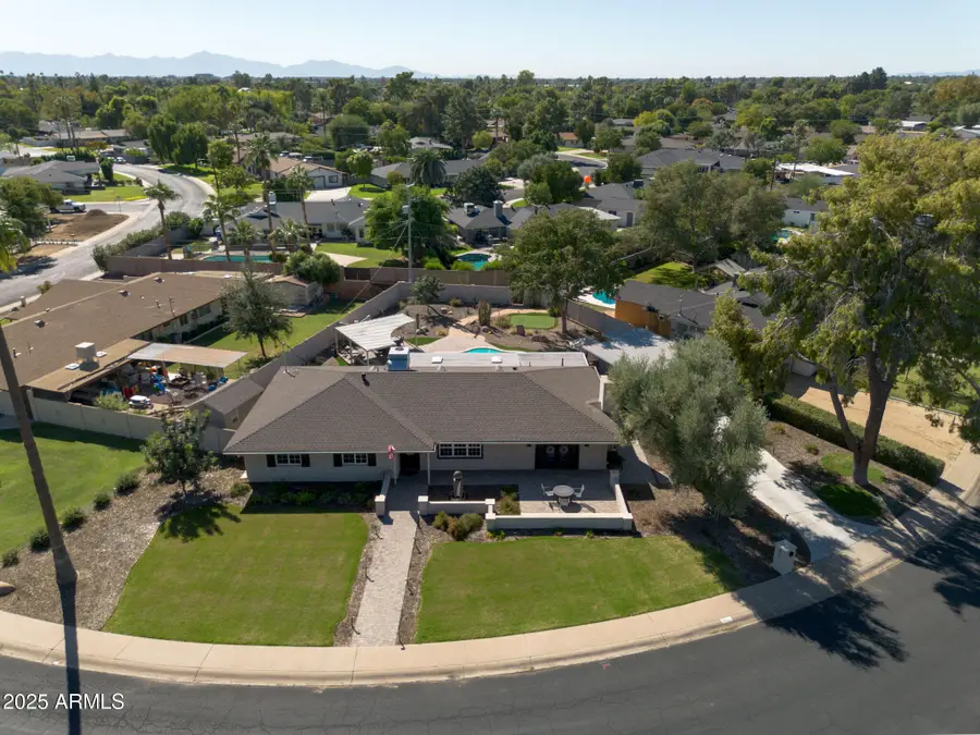 811 W Linger Lane, Phoenix, AZ 85021 - Image #2