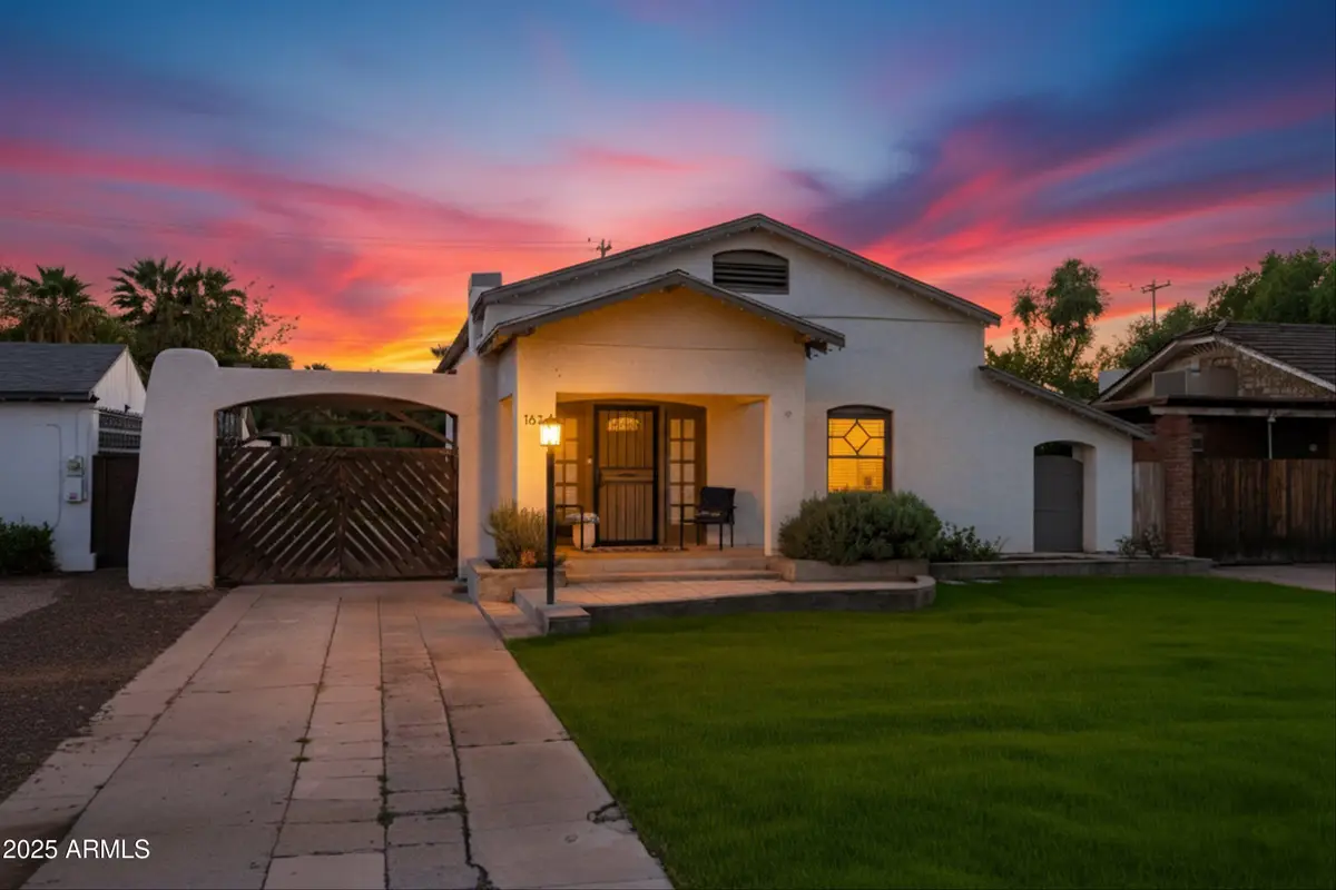 1637 E Earll Drive, Phoenix, AZ 85016 - Image #1