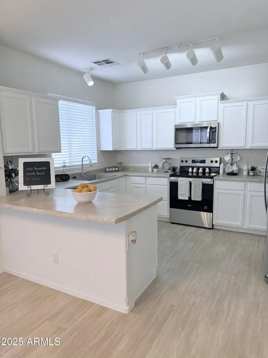 1840 S Falcon Drive, Gilbert, AZ 85295 - Image #3