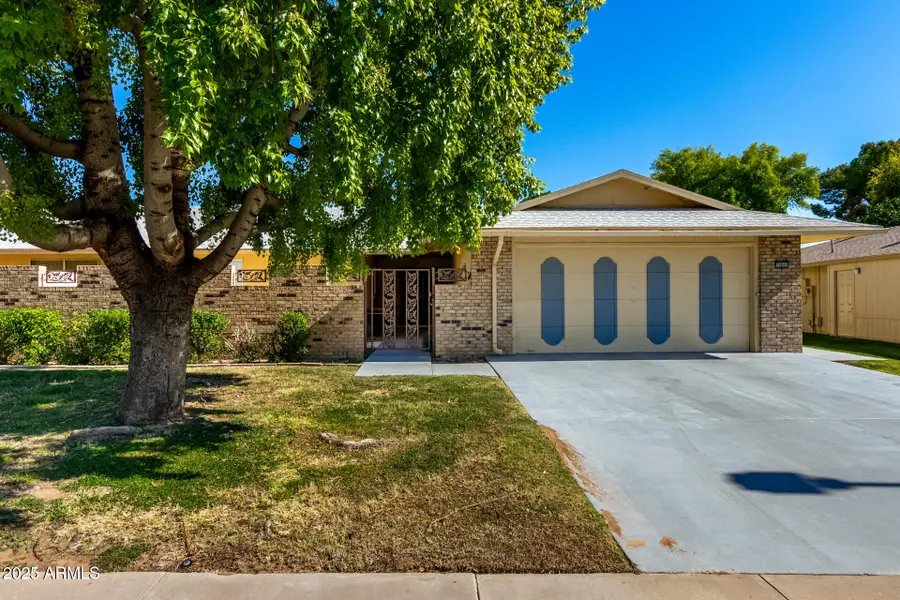 19045 N Signal Butte Circle, Sun City, AZ 85373 - Image #2