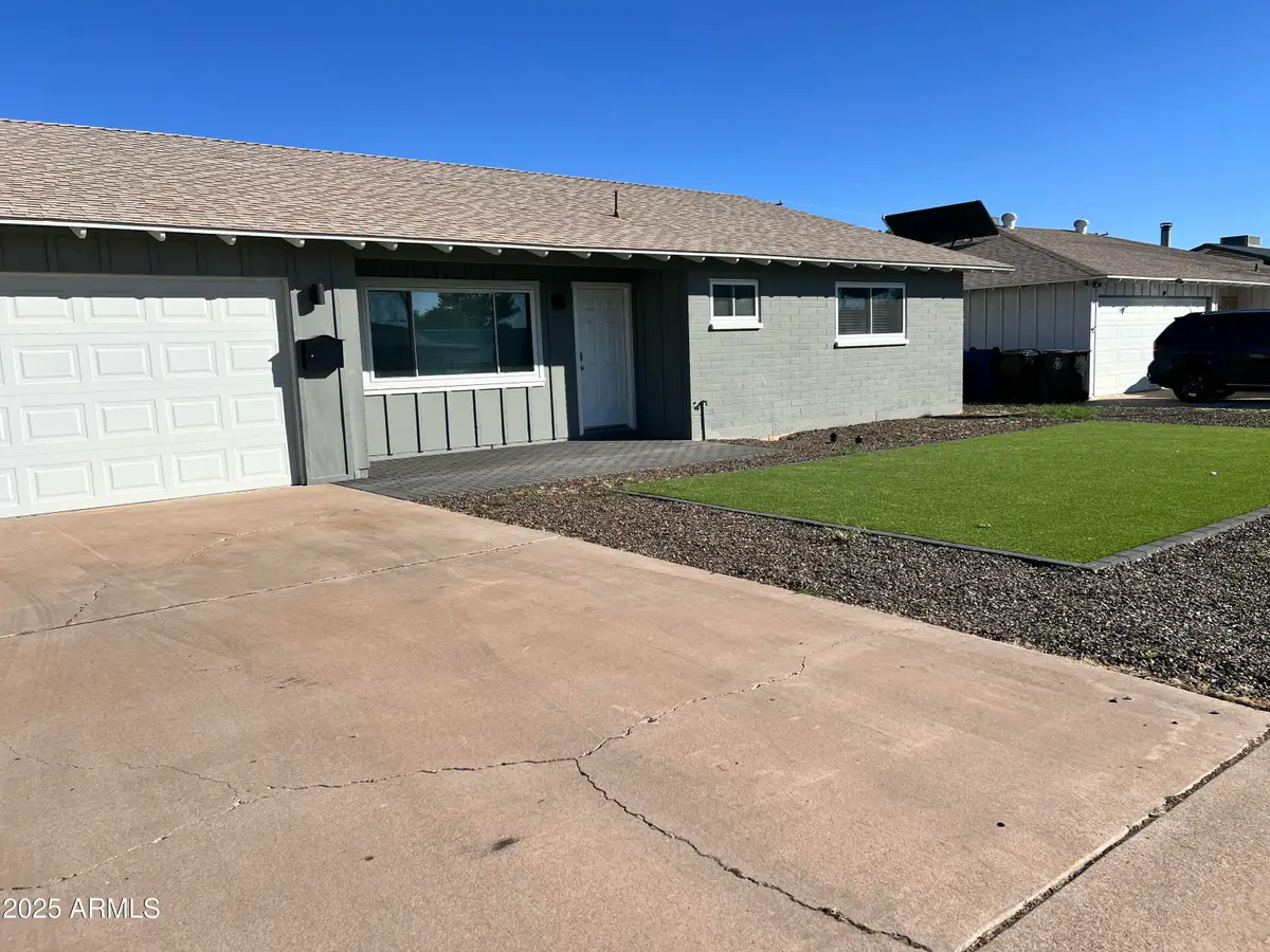 323 N Hunt Drive E, Mesa, AZ 85203 - Image #1