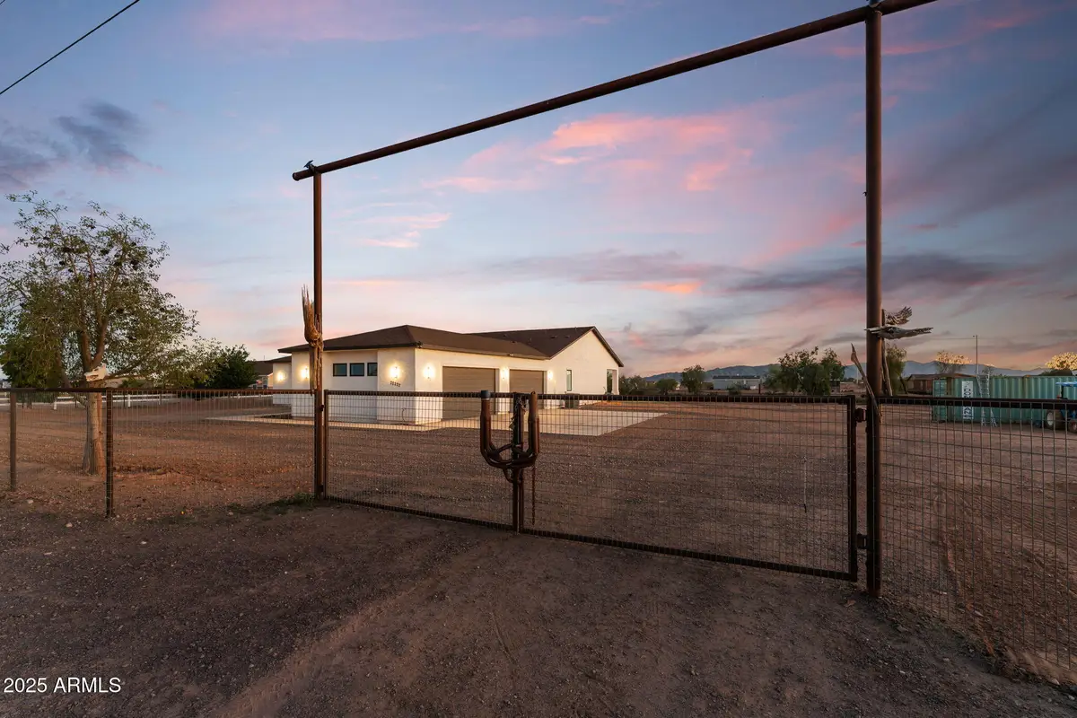 22227 W Dixileta Drive, Wittmann, AZ 85361 - Image #1