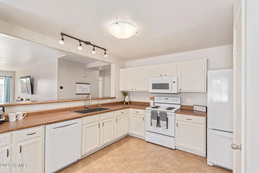 25643 W Satellite Lane, Buckeye, AZ 85326 - Image #2