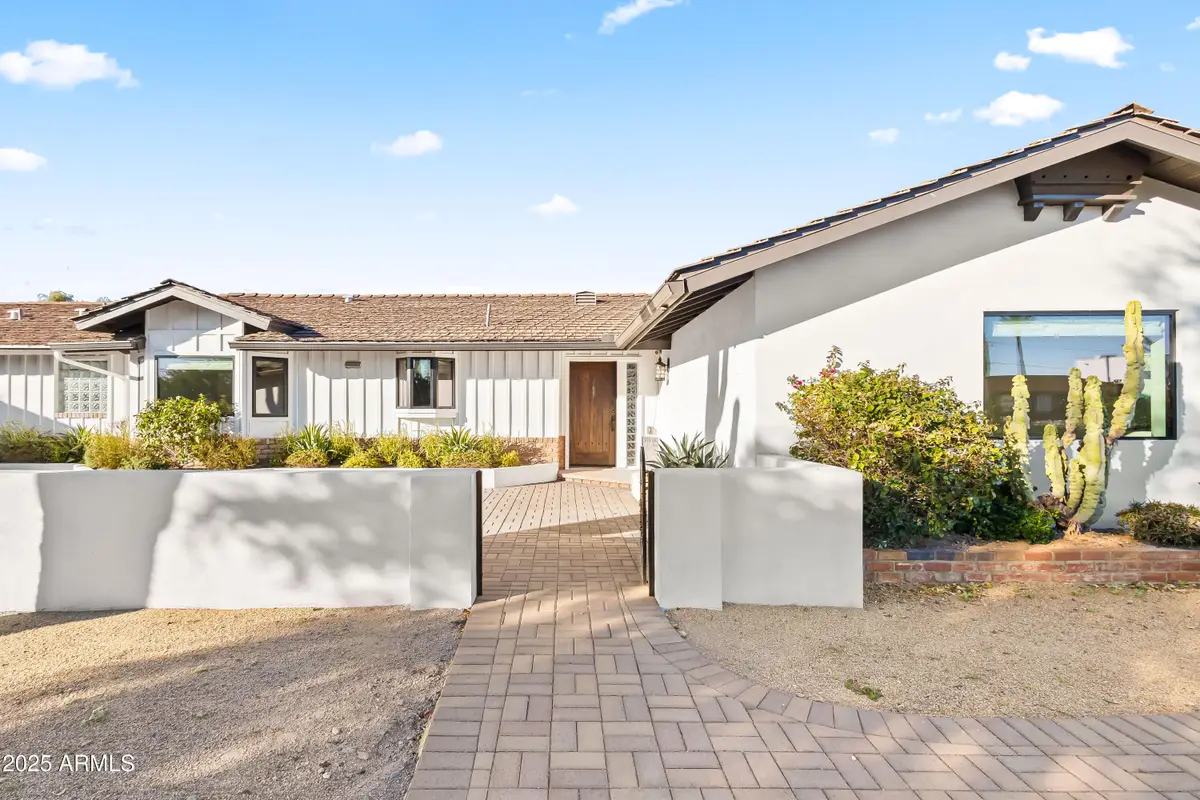 4142 E Stanford Drive, Phoenix, AZ 85018 - Image #1