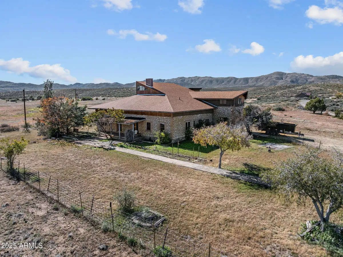 16057 S Sickles Ranch Road, Peeples Valley, AZ 86332 - Image #1