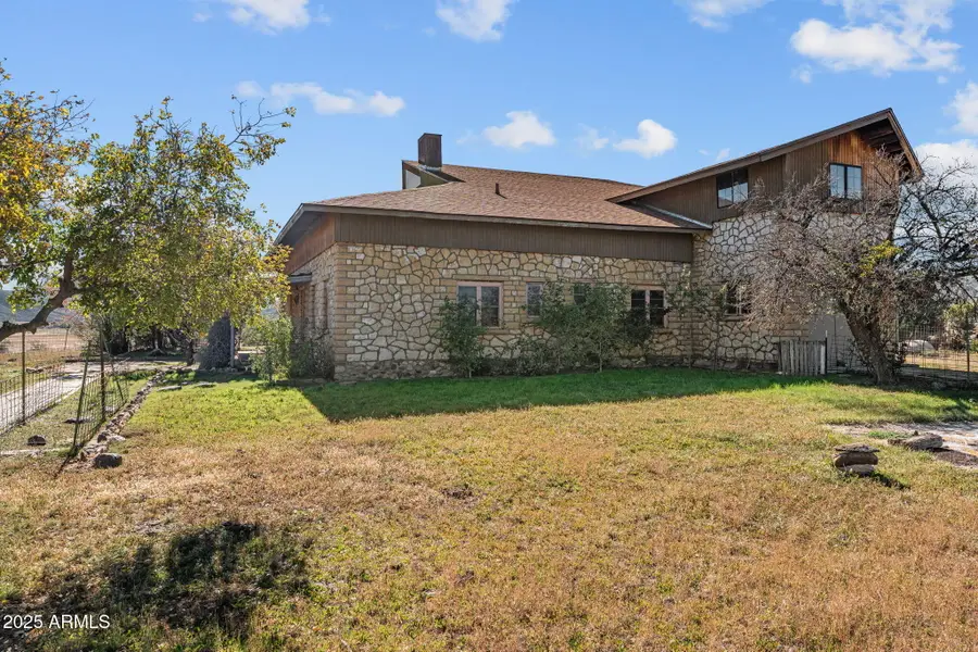 16057 S Sickles Ranch Road, Peeples Valley, AZ 86332 - Image #2