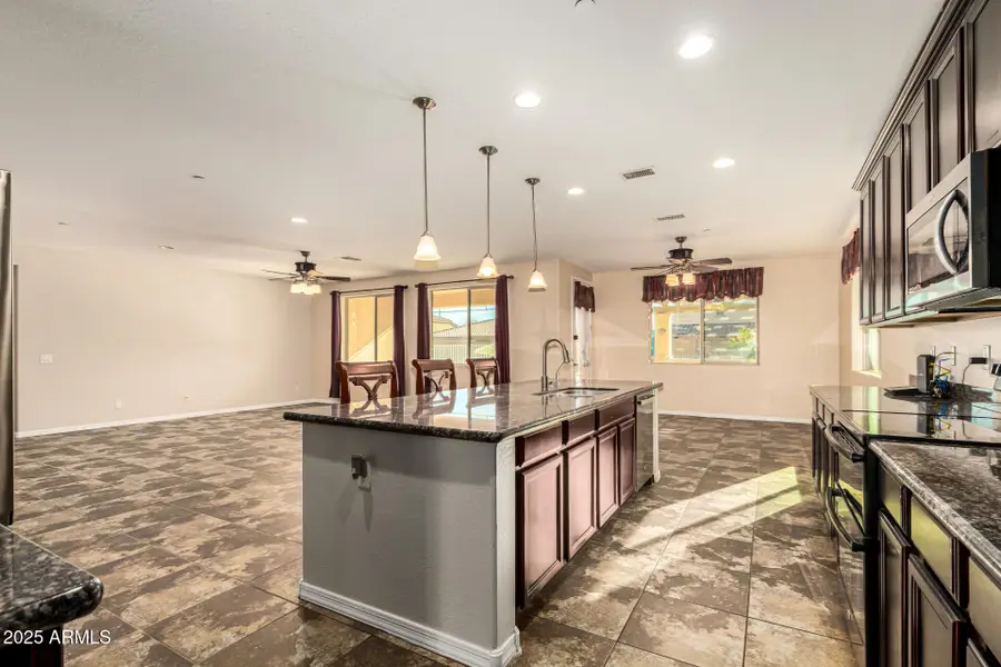 18199 W Mackenzie Drive, Goodyear, AZ 85395 - Image #2